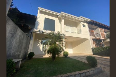 Casa à venda com 236m², 3 quartos e 4 vagas