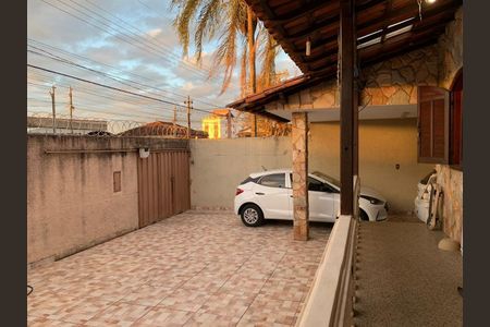 Casa à venda com 349m², 3 quartos e 4 vagas