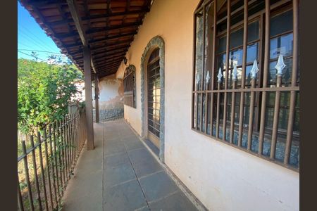 Casa à venda com 4 quartos, 160m² em Castelo, Belo Horizonte