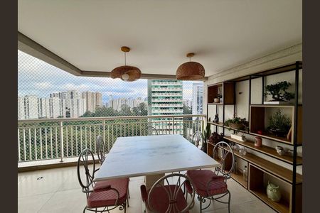 Apartamento à venda com 238m², 4 quartos e 4 vagas