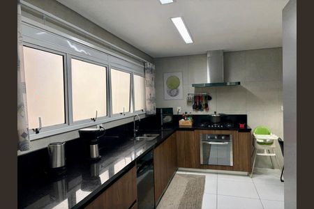 Apartamento à venda com 238m², 4 quartos e 4 vagas