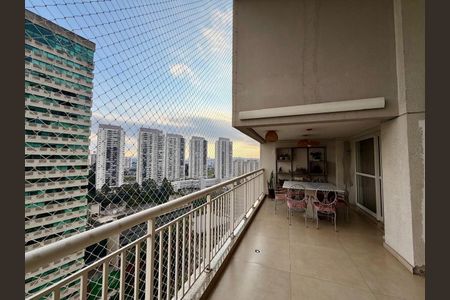 Apartamento à venda com 238m², 4 quartos e 4 vagas