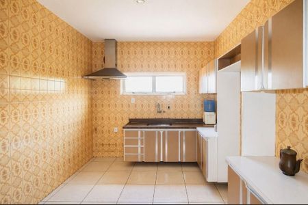 Casa à venda com 4 quartos, 304m² em Jardim Peri Peri, São Paulo