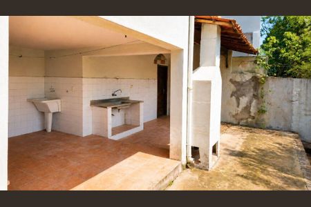 Casa à venda com 4 quartos, 304m² em Jardim Peri Peri, São Paulo