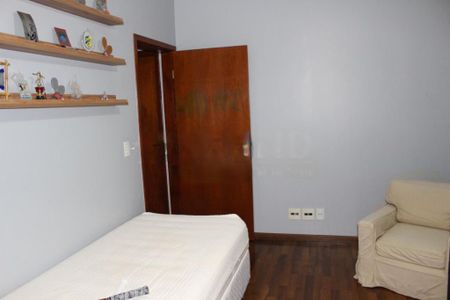 Casa à venda com 3 quartos, 226m² em Parque Colonial, São Paulo