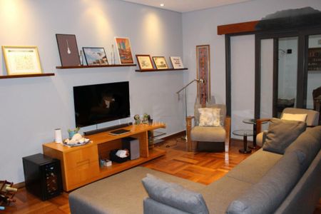 Casa à venda com 3 quartos, 226m² em Parque Colonial, São Paulo