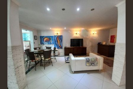 Casa à venda com 4 quartos, 400m² em Jardim Prudência, São Paulo