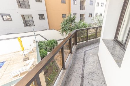 Apartamento à venda com 135m², 3 quartos e 2 vagas Apartamento à venda com 135m², 3 quartos e 2 vagasVaranda