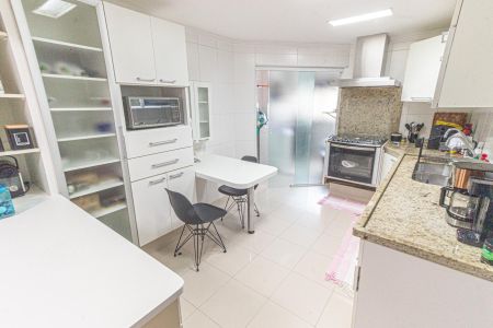 Apartamento à venda com 135m², 3 quartos e 2 vagas Apartamento à venda com 135m², 3 quartos e 2 vagasCozinha
