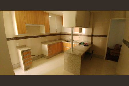 Apartamento à venda com 290m², 8 quartos e 1 vaga