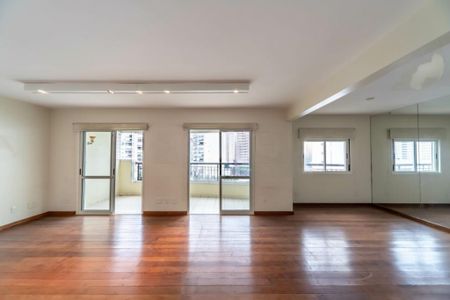 Apartamento à venda com 3 quartos, 130m² em Vila Uberabinha, São Paulo