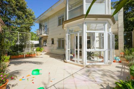 Casa à venda com 5 quartos, 850m² em Chácara Flora, São Paulo