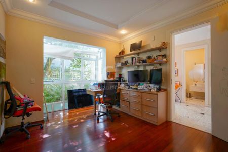 Casa à venda com 5 quartos, 850m² em Chácara Flora, São Paulo