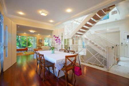Casa à venda com 5 quartos, 850m² em Chácara Flora, São Paulo