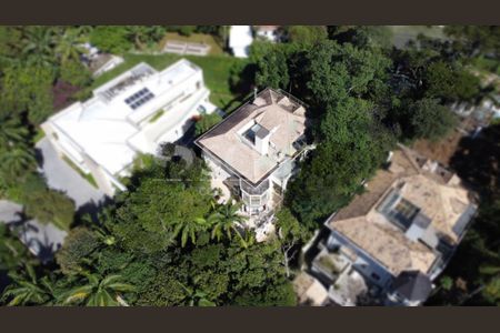 Casa à venda com 5 quartos, 850m² em Chácara Flora, São Paulo