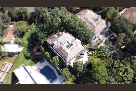 Casa à venda com 5 quartos, 850m² em Chácara Flora, São Paulo