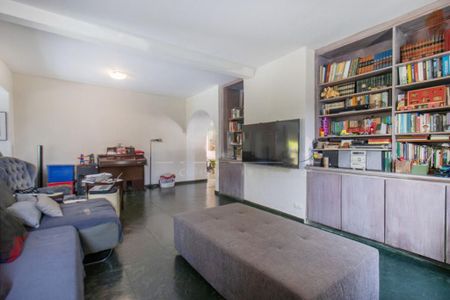 Casa à venda com 5 quartos, 580m² em Jardim Santa Helena, São Paulo