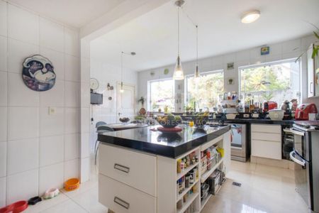 Casa à venda com 5 quartos, 580m² em Jardim Santa Helena, São Paulo