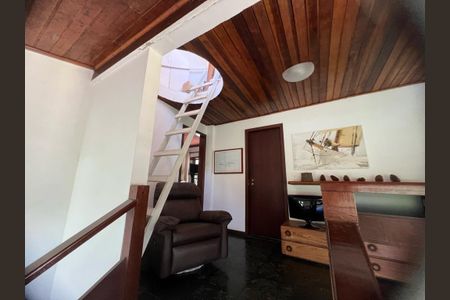 Casa à venda com 8 quartos, 300m² em Piratininga, Niterói