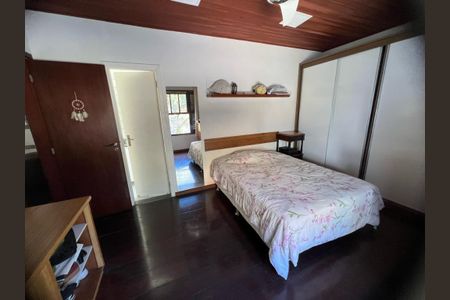 Casa à venda com 8 quartos, 300m² em Piratininga, Niterói