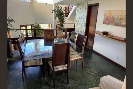 Casa à venda com 300m², 8 quartos e 3 vagas