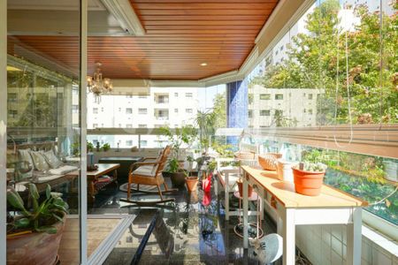 Apartamento à venda com 190m², 4 quartos e 4 vagas