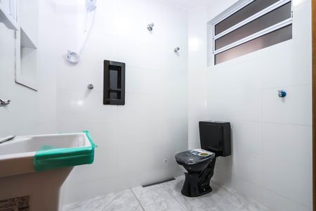 Banheiro de kitnet/studio para alugar com 1 quarto, 35m² em Liberdade, São Paulo