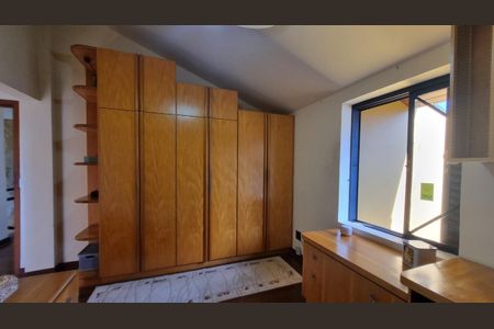 Casa de condomínio à venda com 388m², 4 quartos e 4 vagas