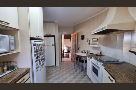Casa de condomínio à venda com 388m², 4 quartos e 4 vagas