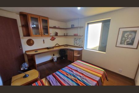 Casa de condomínio à venda com 388m², 4 quartos e 4 vagas