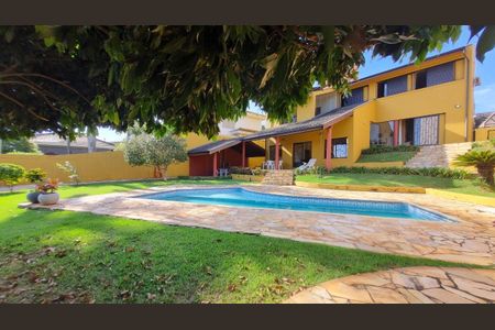 Casa de condomínio à venda com 388m², 4 quartos e 4 vagas