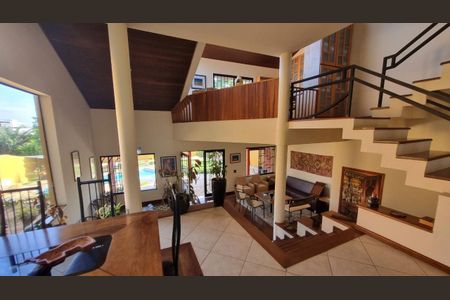 Casa de condomínio à venda com 388m², 4 quartos e 4 vagas