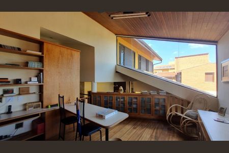 Casa de condomínio à venda com 388m², 4 quartos e 4 vagas