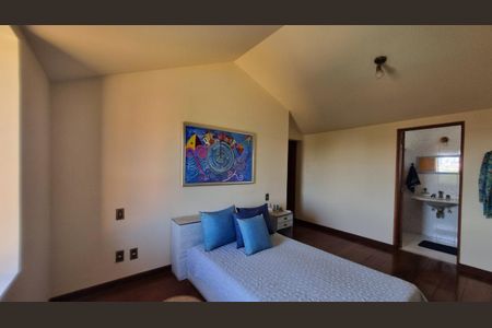 Casa de condomínio à venda com 388m², 4 quartos e 4 vagas