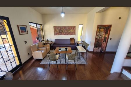 Casa de condomínio à venda com 388m², 4 quartos e 4 vagas
