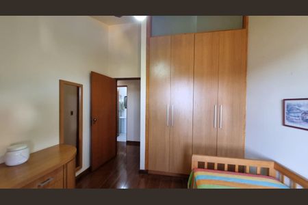 Casa de condomínio à venda com 388m², 4 quartos e 4 vagas
