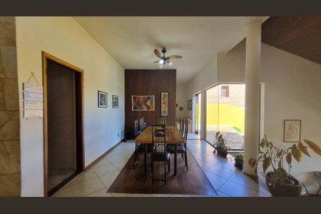 Casa de condomínio à venda com 388m², 4 quartos e 4 vagas