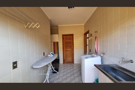 Casa de condomínio à venda com 388m², 4 quartos e 4 vagas