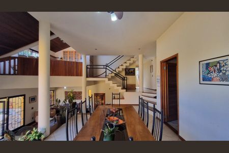 Casa de condomínio à venda com 388m², 4 quartos e 4 vagas