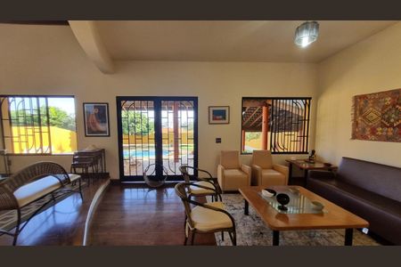 Casa de condomínio à venda com 388m², 4 quartos e 4 vagas