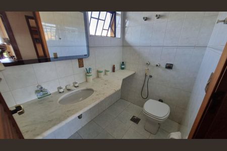 Casa de condomínio à venda com 388m², 4 quartos e 4 vagas