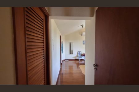 Casa de condomínio à venda com 388m², 4 quartos e 4 vagas
