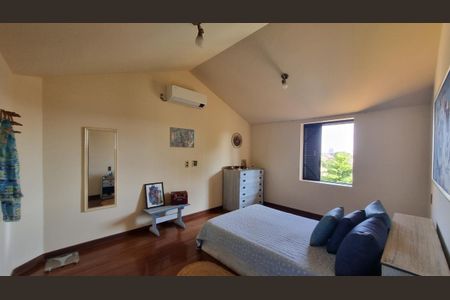 Casa de condomínio à venda com 388m², 4 quartos e 4 vagas