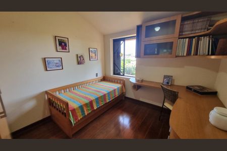 Casa de condomínio à venda com 388m², 4 quartos e 4 vagas