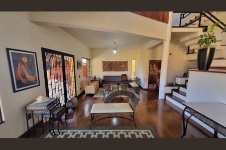 Casa de condomínio à venda com 388m², 4 quartos e 4 vagas