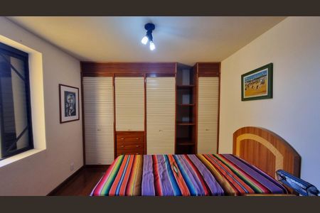 Casa de condomínio à venda com 388m², 4 quartos e 4 vagas