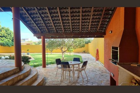 Casa de condomínio à venda com 388m², 4 quartos e 4 vagas