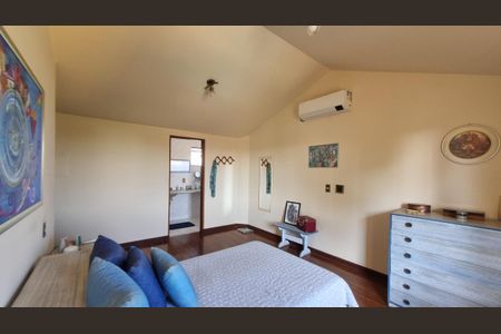 Casa de condomínio à venda com 388m², 4 quartos e 4 vagas