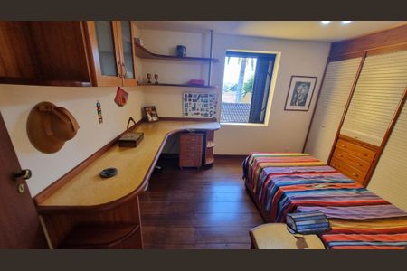 Casa de condomínio à venda com 388m², 4 quartos e 4 vagas