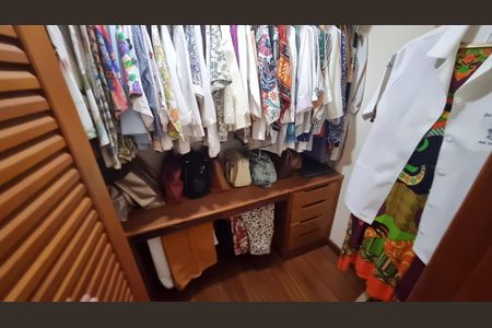 Casa de condomínio à venda com 388m², 4 quartos e 4 vagas